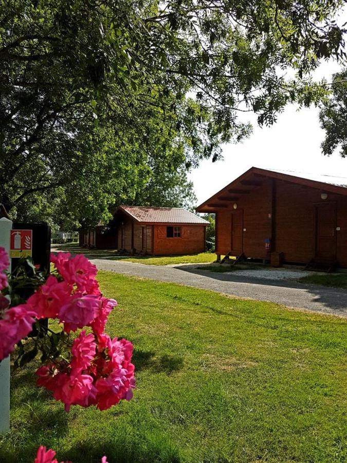 Camping Les 2 Salamandres Arces-sur-Gironde Exterior photo